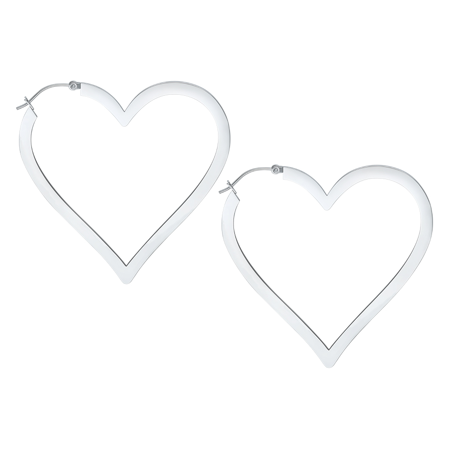 Hopeiset sydänkorvakorut kirurginteräksestä valkoisella taustalla