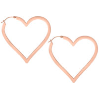 Zwei herzförmige Ohrringe aus roségoldenem Chirurgenstahl auf weißem Hintergrund