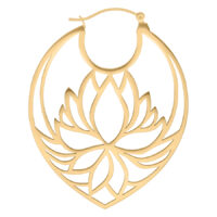 Goldene Lily Hoops Ohrringe aus Chirurgenstahl mit Lotus-Design auf weißem Hintergrund