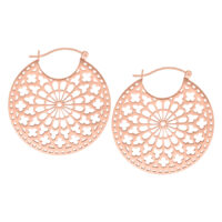 Ruusukultaiset Cathedral Hoops korvakorut hienostuneella kuviolla valkoisella taustalla