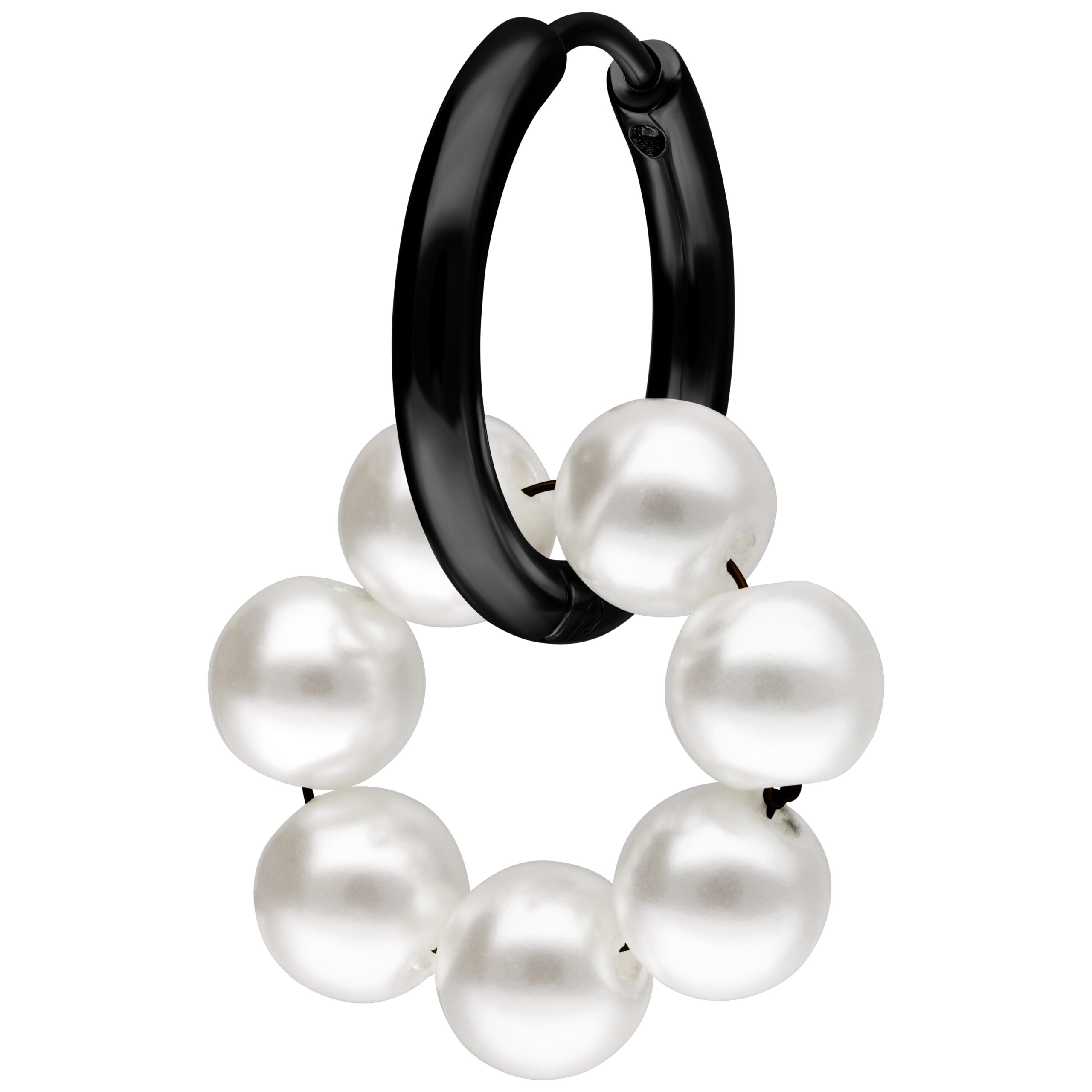 Schwarze Metall-Perlenohrringe mit weißem Kreis Ohrringe aus schwarzem Metall mit weißen Perlen in Kreisform, auf weißem Hintergrund