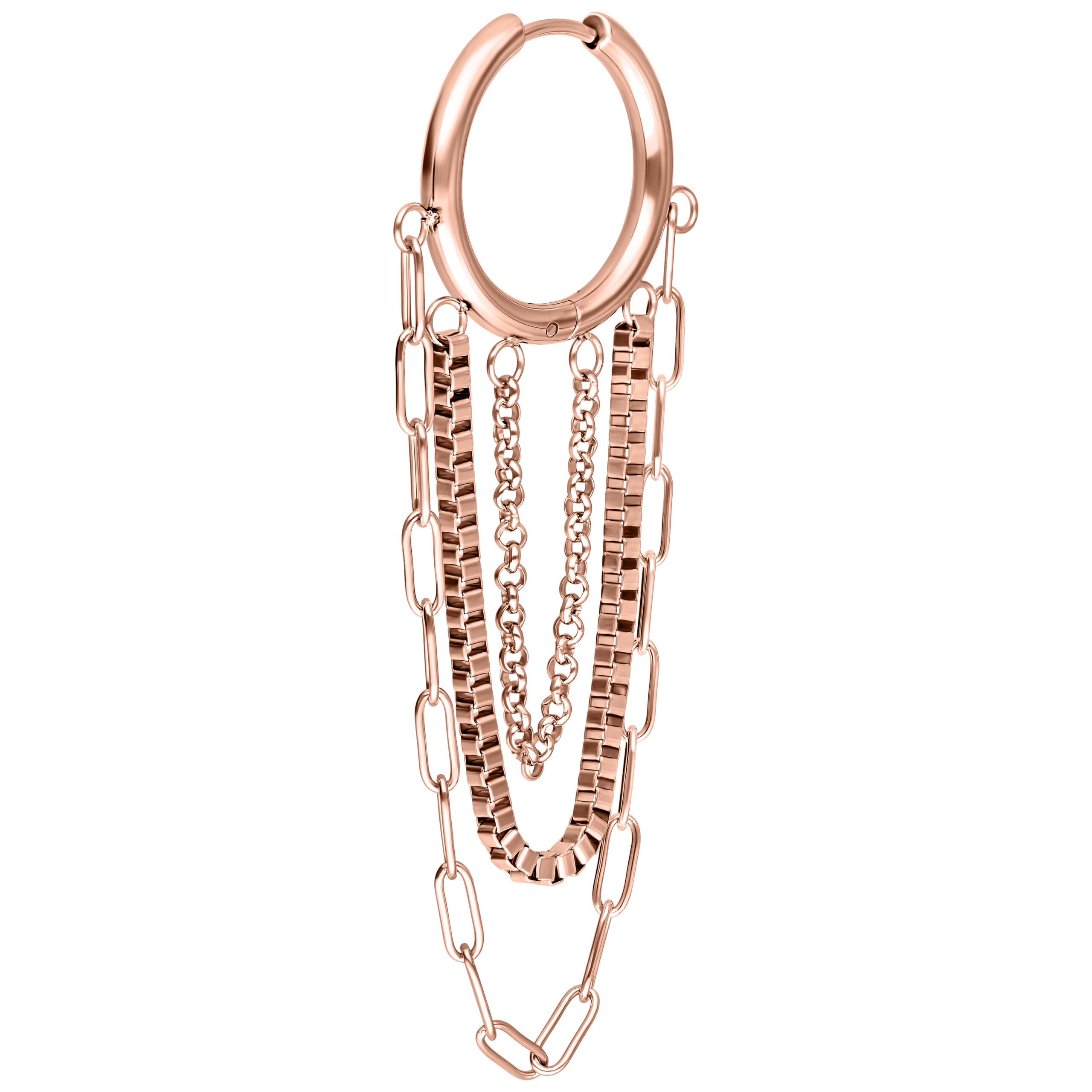 Roségoldene Multilayer-Chain Hoops Set Roségoldene Ohrringe mit Kettenlagen auf weißem Hintergrund
