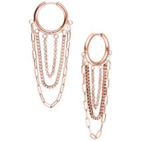 Multilayer Chain Hoops Roségold Ohrringe Roségoldene Ohrhänger mit mehreren Kettenlagen vor weißem Hintergrund