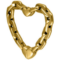 Goldenes herzförmiges Ohrgewicht auf weißem Hintergrund