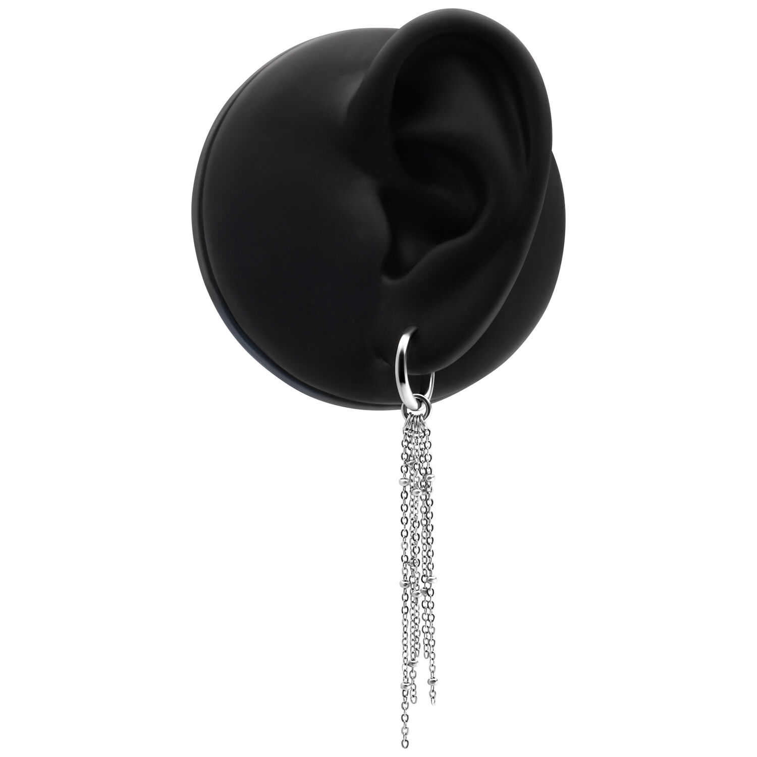 Goldene Satellite Chain Hoops Ohrringe auf schwarzem Hintergrund