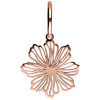 Feine Creolen mit blumenförmigem Anhänger in Roségold auf weißem Hintergrund