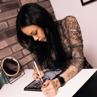 Tilaa tatuointimusteet tatuointitukusta