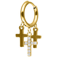 Kleine hängende Kreuz-Creolen in Gold Goldene Creolen mit drei kleinen, hängenden Kreuzen auf weißem Hintergrund