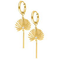 Goldene Little Petticoat Hoops mit Anhänger Zwei goldene Creolen mit fächerförmigem Anhänger und klarem Kristall auf weißem Hintergrund