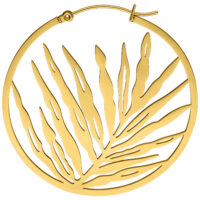 Goldene Noble Leaf Hoops Ohrringe Goldene Ohrringe mit Blattmotiv auf weißem Hintergrund