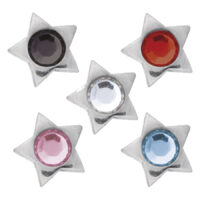 Fünf sternförmige Titan-Aufsätze mit schwarzen, kristallklaren, hellblauen, rosa und roten Kristallen auf weißem Hintergrund