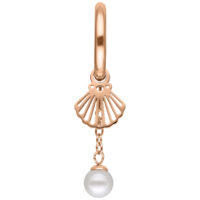 Roségoldener Ohrring mit Muschelmotiv und Perlenanhänger auf weißem Hintergrund