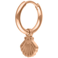 Roségoldene Creole mit Muschel-Anhänger auf weißem Hintergrund