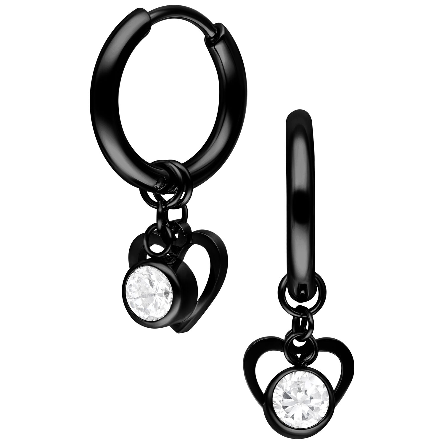 Schwarze Creolen mit Herzanhänger und Kristall auf weißem Hintergrund