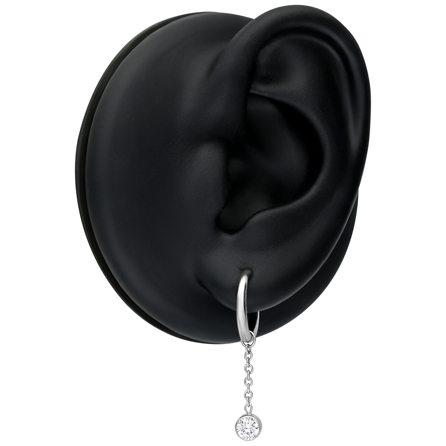 Silberne Mini-Ohrringe mit Kristallanhänger an schwarzem Ohrmodell