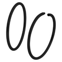 Kaksi suurta mustaa onttoa kirurginteräksistä korvarengasta valkoisella taustalla