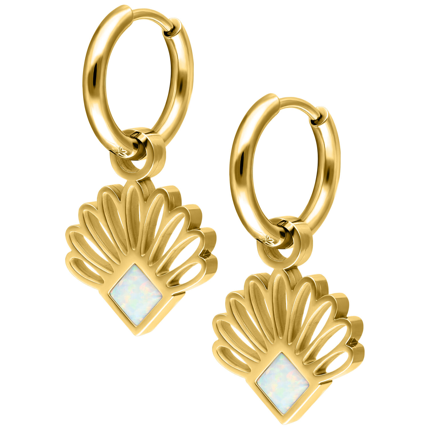 Goldene Opal Ohrringe mit Fächerdesign Paar goldene Ohrringe mit fächerförmigem Design und opalem Stein auf weißem Hintergrund