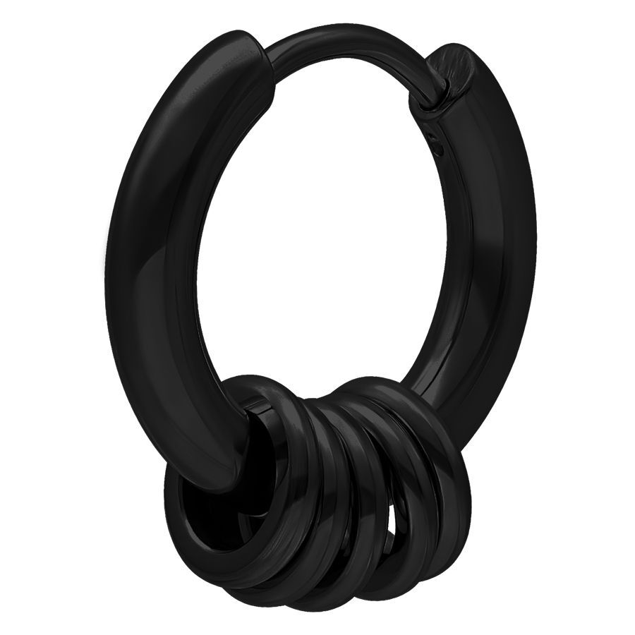 Kiiltävä musta korvakoru, jossa viisi rengasta valkoisella taustalla