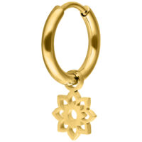 Mini Flower Hoops Paar Gold Ohrringe Goldene Mini Flower Hoop Ohrringe auf weißem Hintergrund