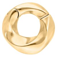 Kultaiset Twisted korvapainot kirurginteräksestä 316L valkoisella taustalla