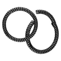 Mustat Twisted Rope korvapainot kirurginteräksestä valkoisella taustalla