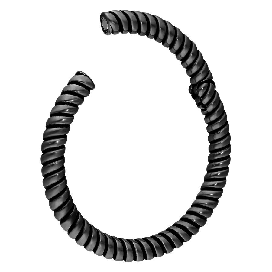 Musta Twisted Rope korvapaino kirurginteräksestä valkoisella taustalla