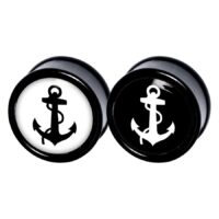 Zwei runde Anker Plugs, schwarz-weiß, auf weißem Hintergrund