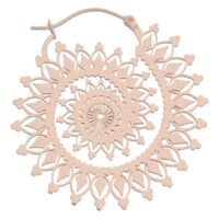 Roségoldene Creole in floraler Nautilus-Form auf weißem Hintergrund