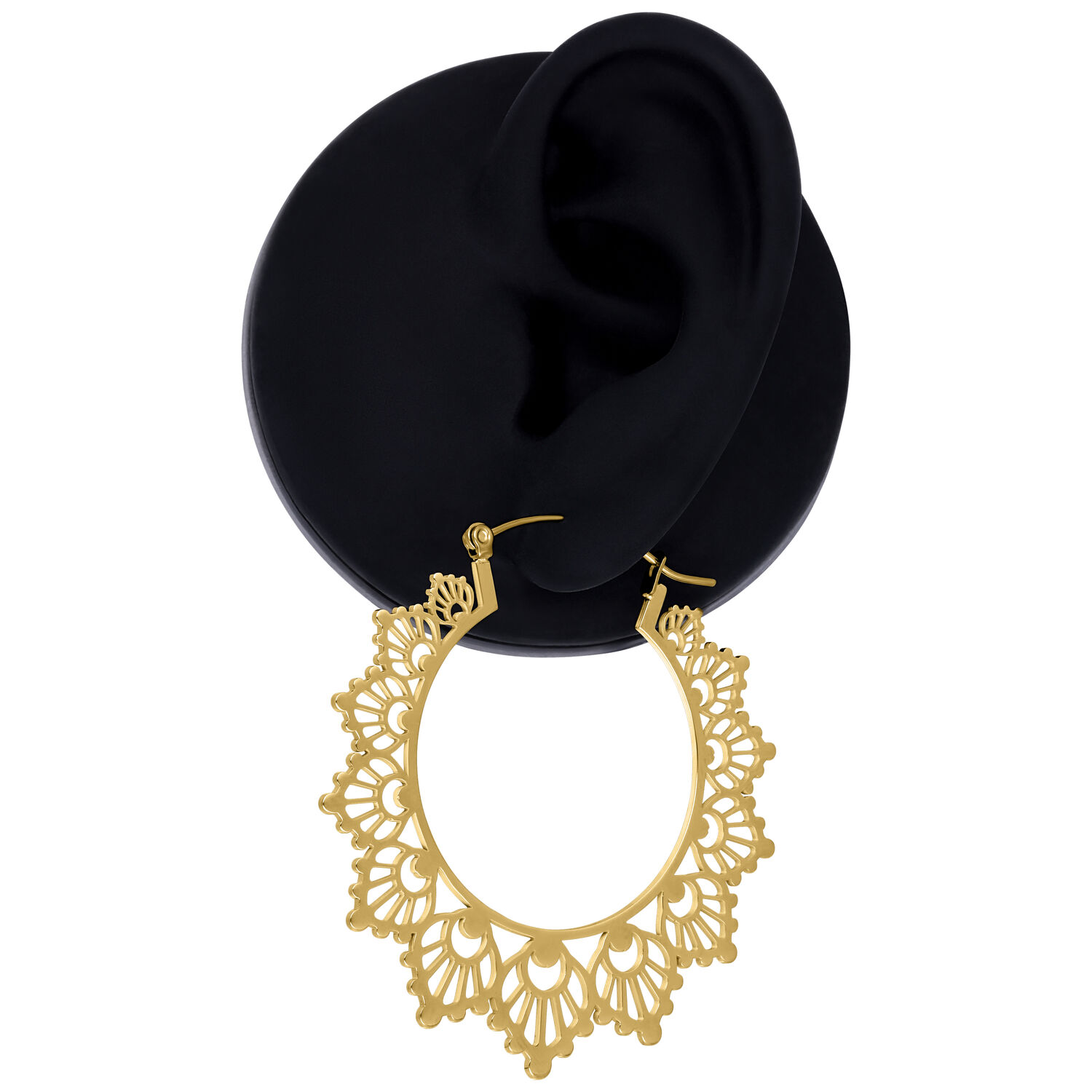 Goldene Sonnenblumen-Creolen aus Chirurgenstahl auf schwarzem Hintergrund