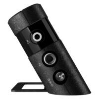 Musta Power Unit 4 virtalähde vinolla designilla valkoisella taustalla