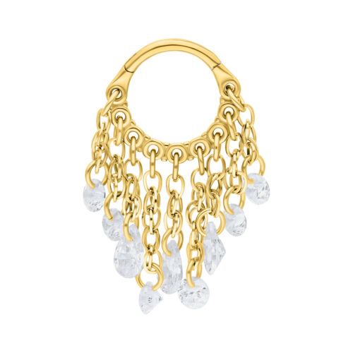 Kultainen lävistysrengas, jossa roikkuvat kirkkaat kristalliketjut valkoisella taustalla