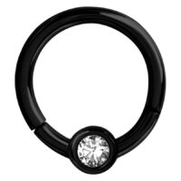 Schwarzer Septum Clicker aus Chirurgenstahl mit klarem Kristall auf weißem Hintergrund