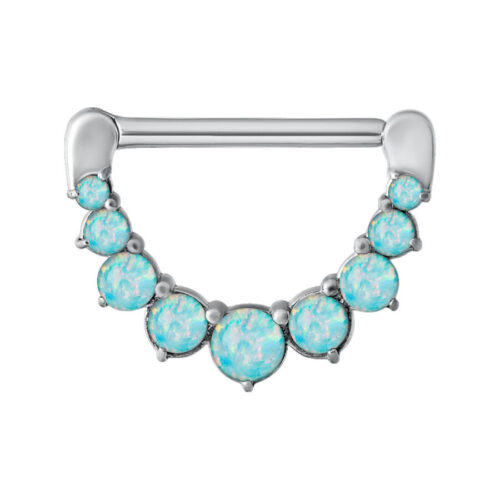 Hopeinen nänniklikkeri, jossa on seitsemän mintunvihreää opaalia valkoisella taustalla