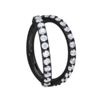 Musta lävistysrengas, jossa kaksi riviä kristallinkirkkaita kiviä valkoisella taustalla