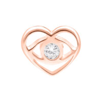 Ruusuinen sydänlisäosa kirkkaalla kristallilla valkoisella taustalla