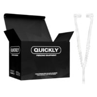 Steriloidut kertakäyttöiset pinsetit septumille Läpinäkyvä kertakäyttöpinsetti ja musta laatikko Quickly-logolla valkoisella taustalla