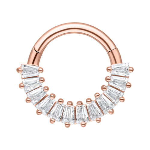 Ruusukultainen septum clicker kirkkailla kristalleilla valkoisella taustalla