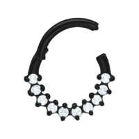 Musta septum clicker kirurginteräksestä kirkkailla kristalleilla valkoisella taustalla