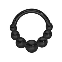 Musta lävistysrengas pallomuotoilulla valkoisella taustalla