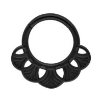 Ginkgo Clicker Musta - Lävistysrengas Musta Ginkgo Clicker kirurginteräksestä 316L valkoisella taustalla