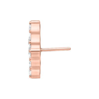 Sivuttainen ruusukultainen lisäosa kirkkailla kristalleilla valkoisella taustalla