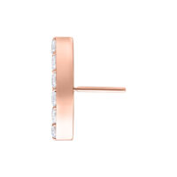 Rosékultainen Push Fit pää kirkkailla kristalleilla valkoisella taustalla