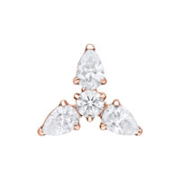 Trinity-pääosa titaanista ruusukullassa, jossa kolme kirkasta kristallia valkoisella taustalla