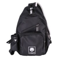 Wildcat Tattoo Artist -laukku polyesteristä Musta Wildcat Tattoo Artist -laukku, jossa useita vetoketjuja valkoisella taustalla