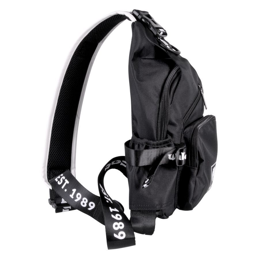 Wildcat Tattoo Artist -laukku mustana Musta Wildcat Tattoo Artist -laukku säädettävällä olkahihnalla ja vetoketjutaskuilla