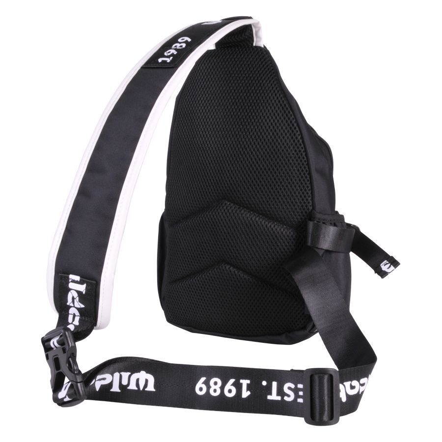 Wildcat Tattoo Artist -laukku mustana Musta Wildcat Tattoo Artist -laukku säädettävällä hihnalla ja logopainatuksella