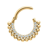 Kultainen titaani-lävistys kirkkailla kristalleilla valkoisella taustalla