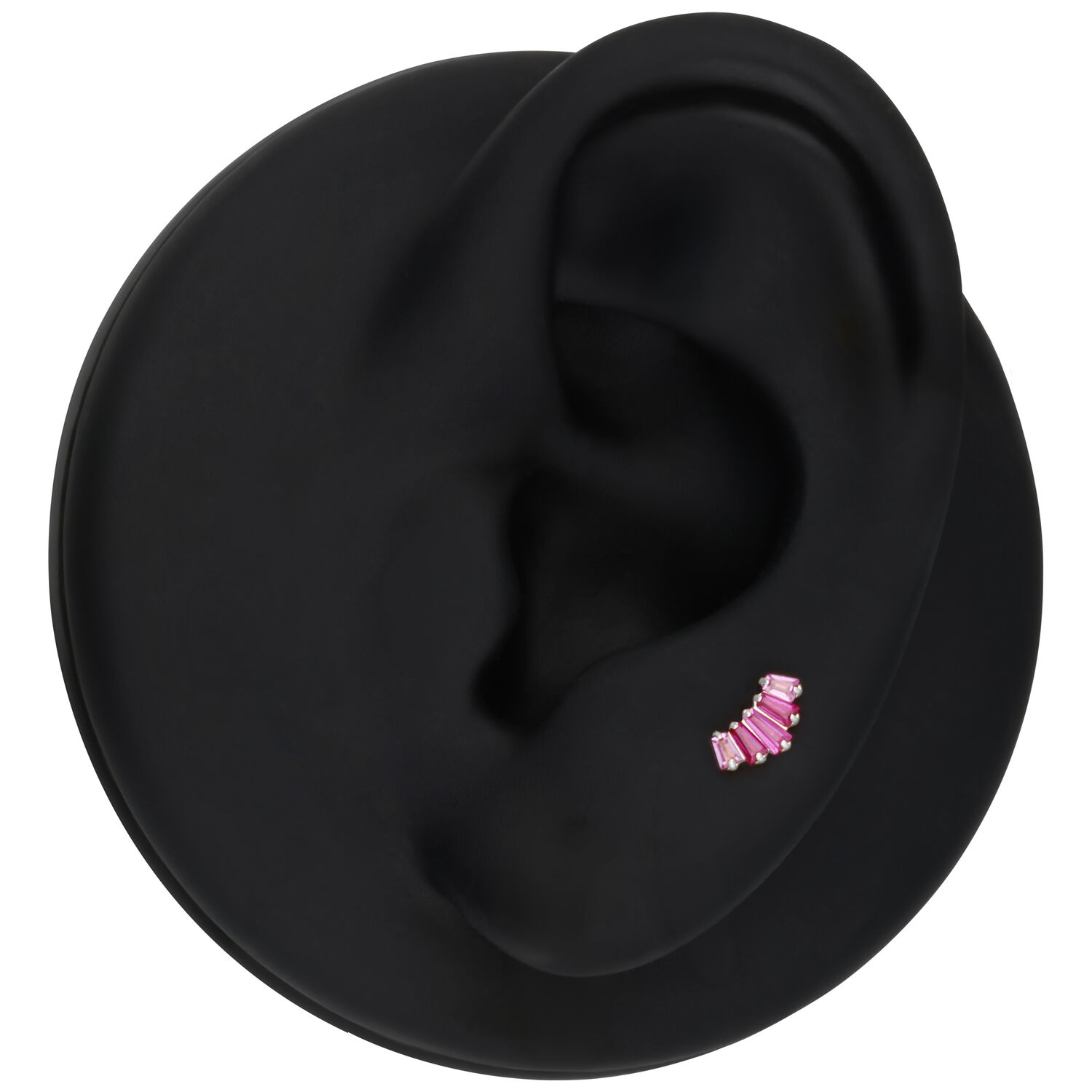 Hopeinen push fit -koriste rubiininpunaisilla kristalleilla mustassa korvamallissa