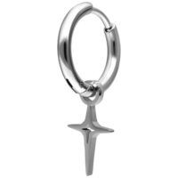 Hopeinen rengaskorvakoru tähtimuotoisella riipuksella valkoisella taustalla