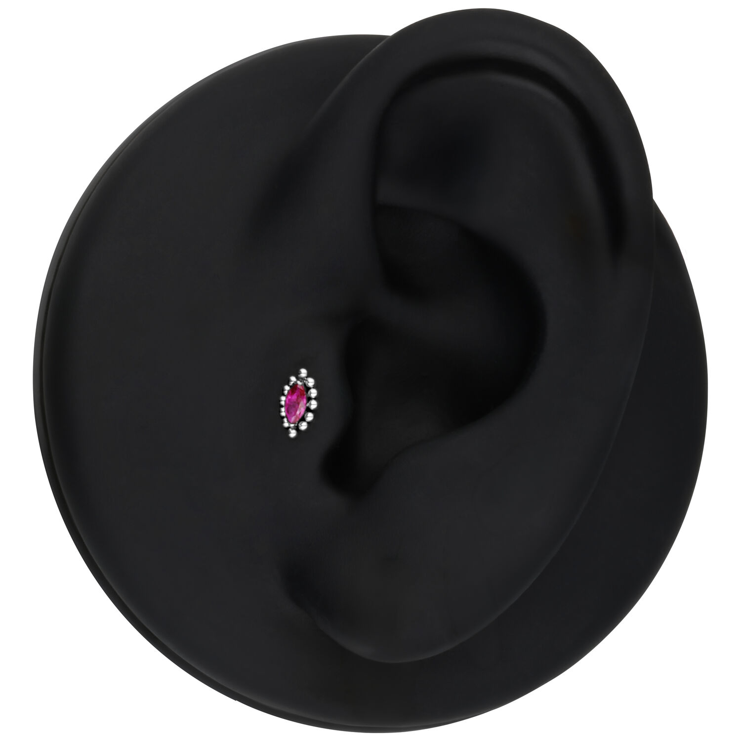 Musta korvamalli hopeisella Push Fit -lisäosalla ja punaisella kristallilla